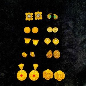 Vintage 1980’s Gold Tone Clip On Earnings